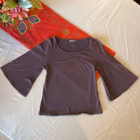 Crop top. - Picture 4 of 4